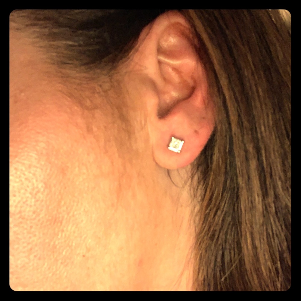 2 Diamond Earrings, 1 diamond band